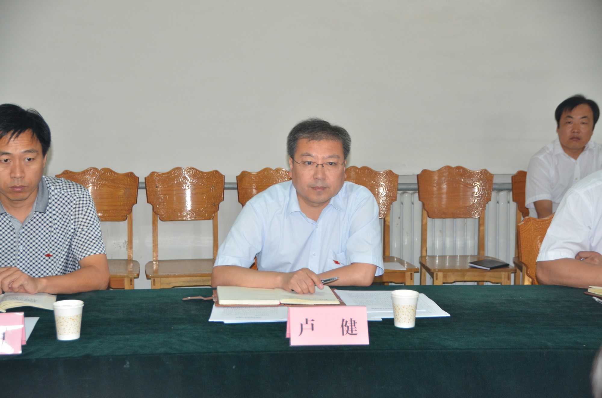 卢健参加指导县民政局领导班子专题民主生活会