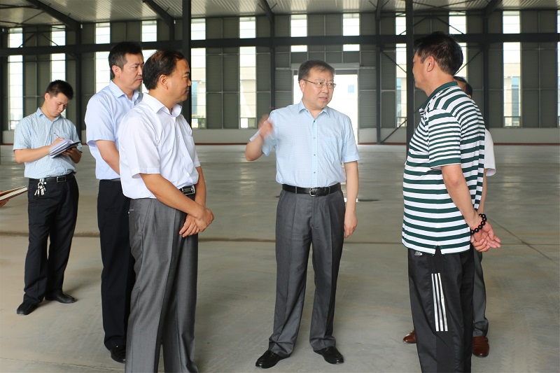 卢健,樊中青等县领导到县经济开发区东区调研