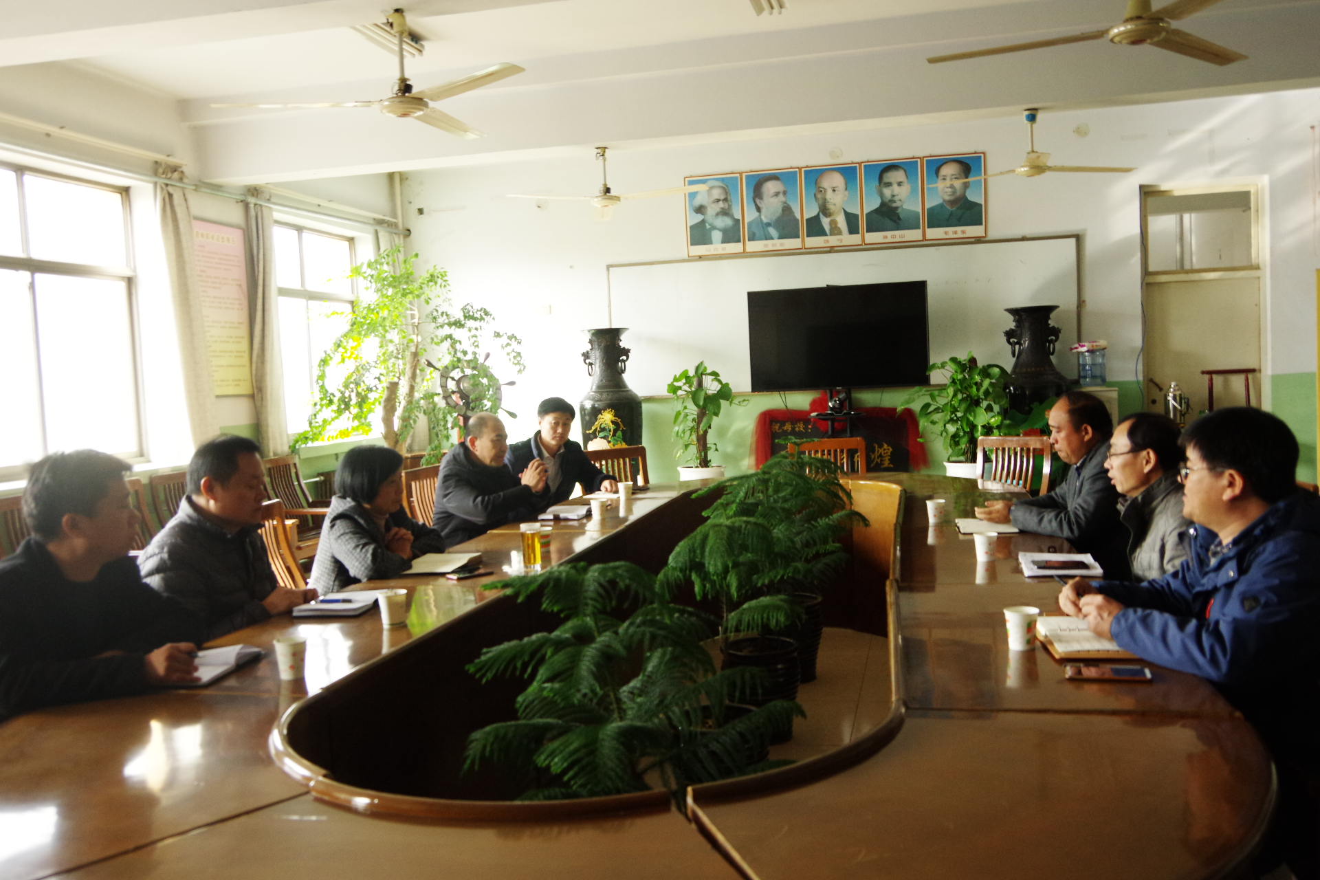 (简称南乐一高)校长任维东带领教务主任,年级主任到魏县一中交流学习
